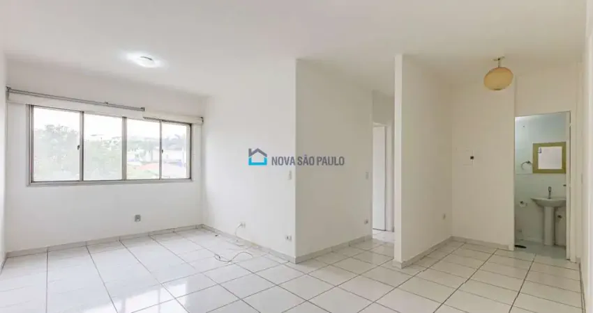 Apartamento 2 quartos, 2 banheiros, 1 vaga demarcada- campo belo.
