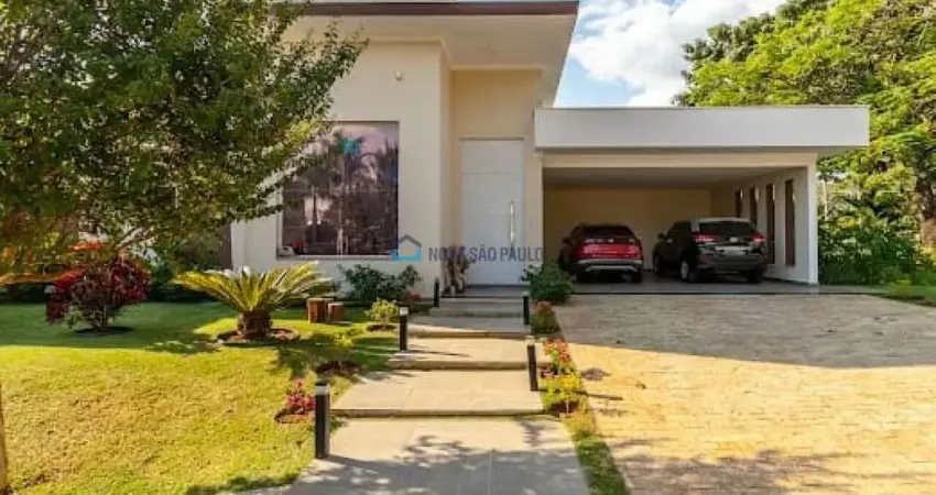 Casa em condomínio fechado com 1.051m² de terreno em cidade Sorocaba.
