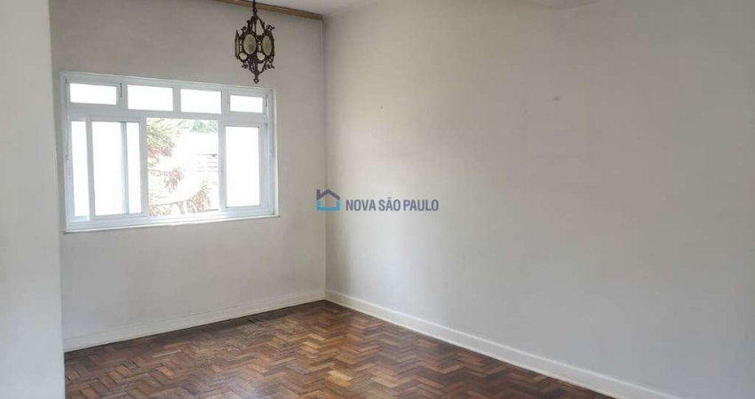 Casa de Vila à venda na Vila Mariana com 3 quartos e 3 vagas de garagem.