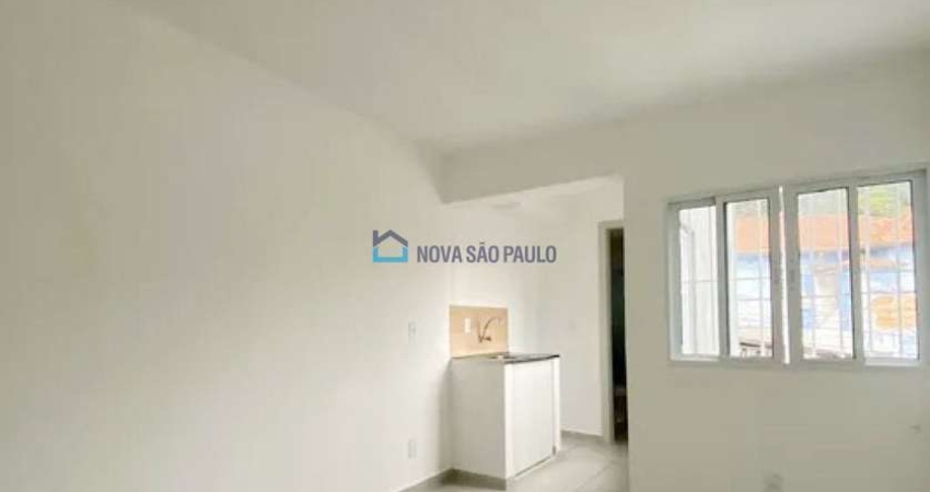 Kitnet à venda, com 1 dormitório e 1 banheiro, na Vila Monumento