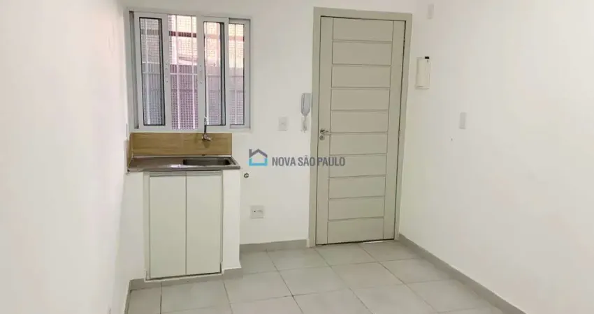 Kitnet à venda, com 1 dormitório e 1 banheiro, na Vila Monumento