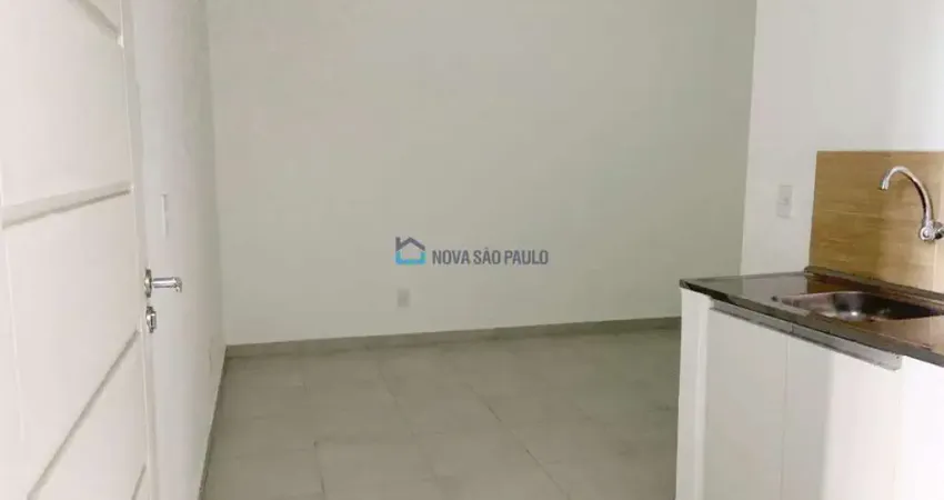 Kitnet à venda, com 1 dormitório e 1 banheiro, na Vila Monumento