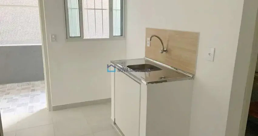 Kitnet à venda, com 1 dormitório e 1 banheiro, na Vila Monumento