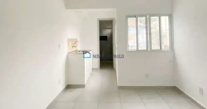 Kitnet à venda, com 1 dormitório e 1 banheiro, na Vila Monumento