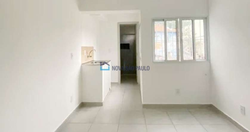 Kitnet à venda, com 1 dormitório e 1 banheiro, na Vila Monumento