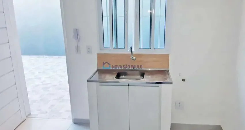 Kitnet à venda, com 1 dormitório e 1 banheiro, na Vila Monumento