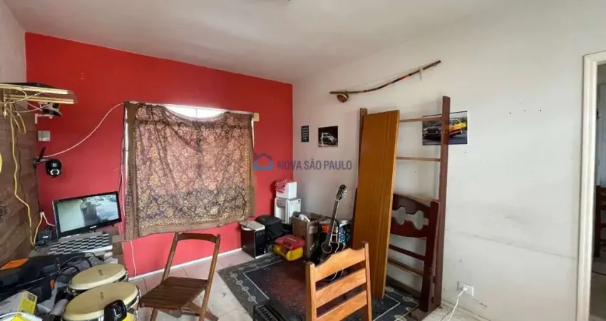 Casa térrea com 01 dormitórios na região da Vila Marari