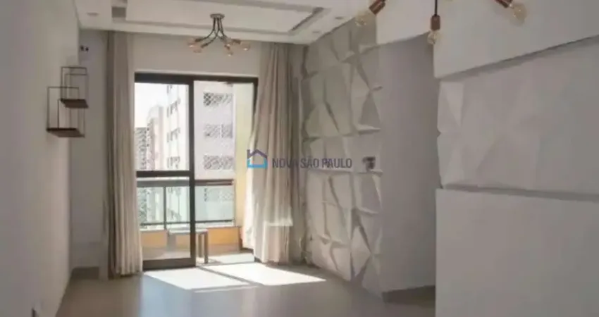 Apartamento Saúde, 2 dormitórios 1 vaga livre, reformado