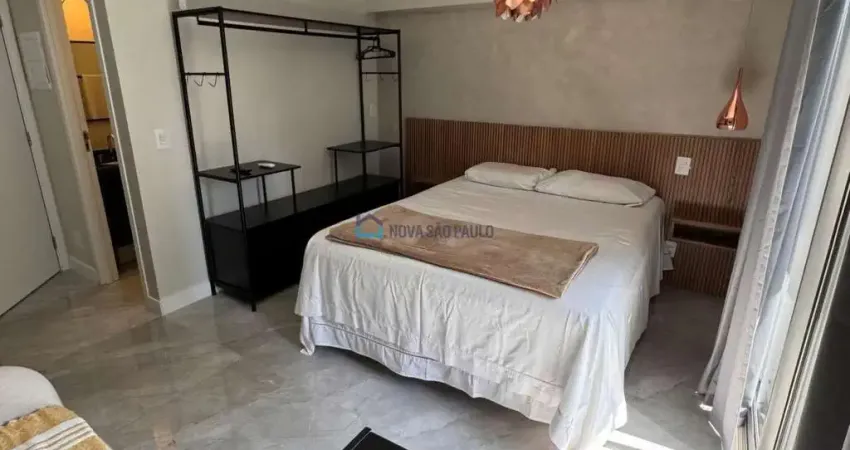 Studio de 27m² com sacada, 1 vaga e mobiliado