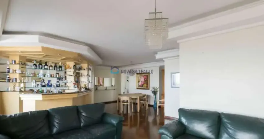 Apartamento com 139m2 na região da Saúde, com 3 dormitórios sendo 1 suíte e 2 vagas