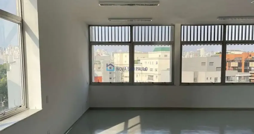 Conjunto de 11 salas comerciais com 555m²