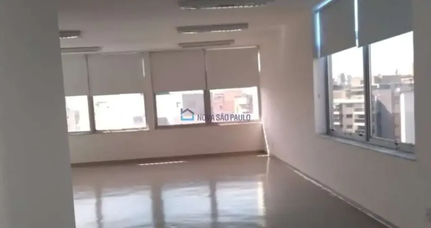 Conjunto de 11 salas comerciais com 555m²