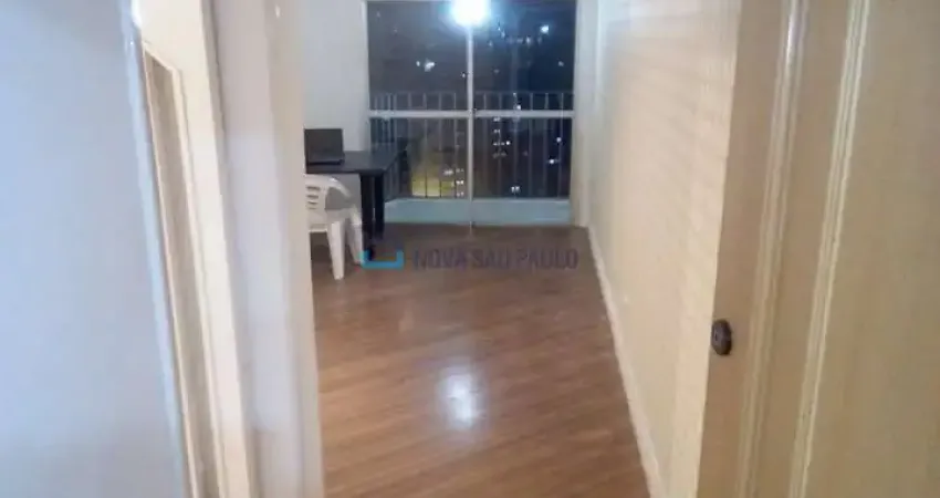 Apartamento imediaões Metrô São Joaquim.