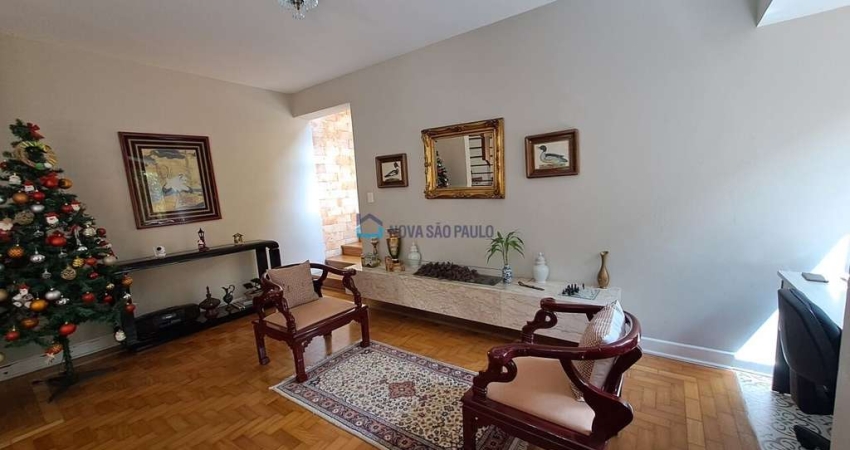 Casa à venda no Planalto Paulista com  3 Quartos sendo 2 suítes,2 Vagas e Quintal.