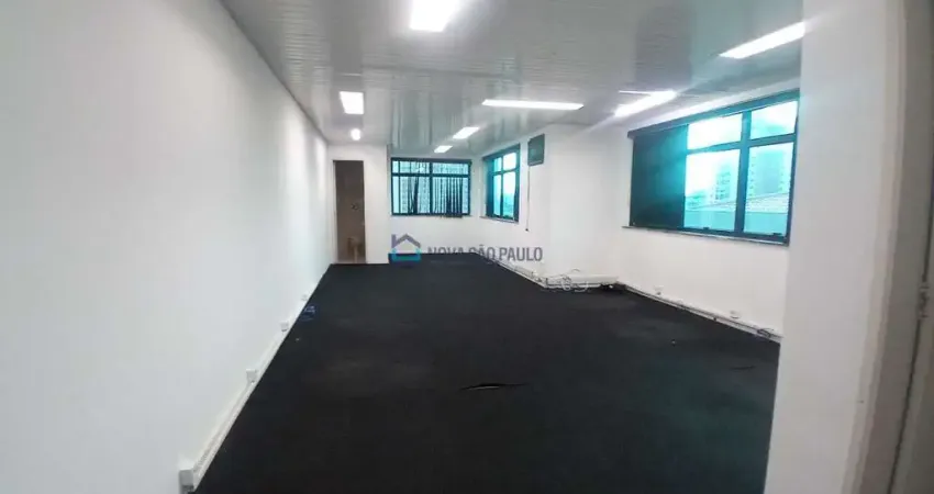Sala comercial ampla, com ar condicionado