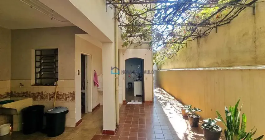 Casa à venda, com 4 quartos, 1 suíte, 3 vagas, 240 m², na vila mariana