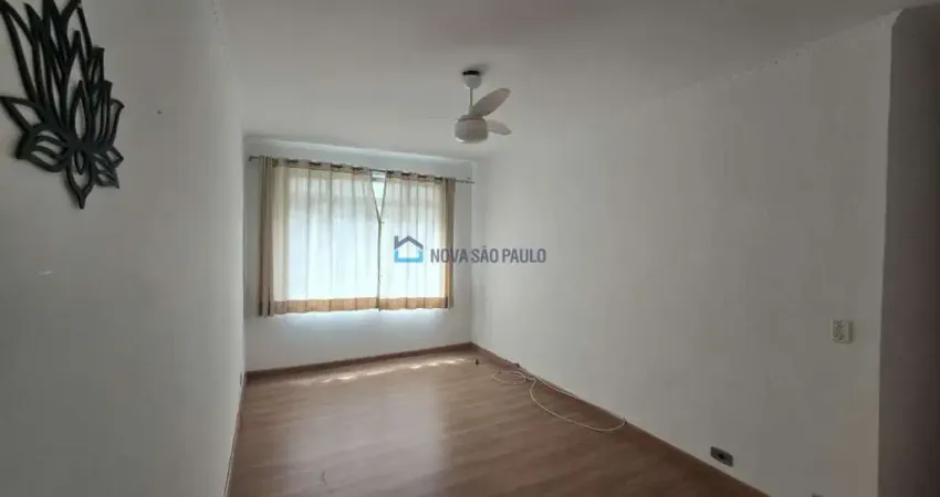 Apartamento de 2 dormitórios em Moema Índios