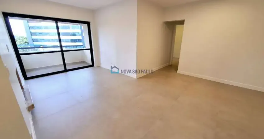 Apartamento a venda Jardim Vila Mariana. Vago. 2 vagas e depósito. Lazer.