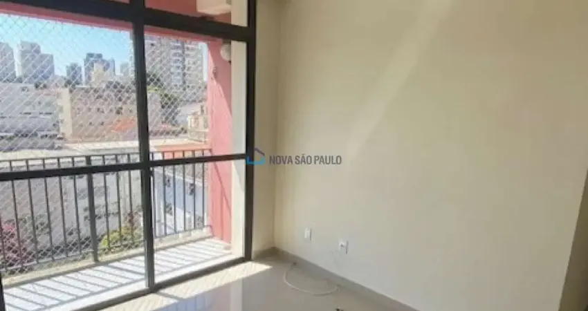Apartamento Saúde, com 02 dorm, sacada, 01 vaga! Metro.