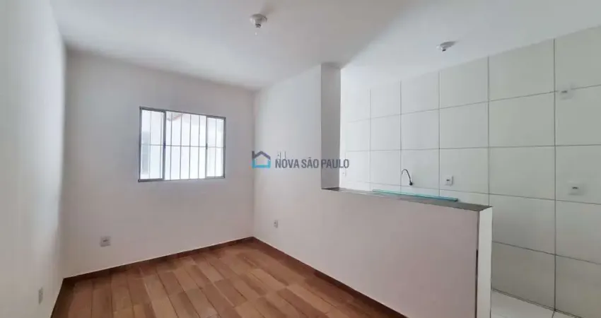 Prédio à venda, com 9 casas, no Jabaquara, a 700 metros do metrô