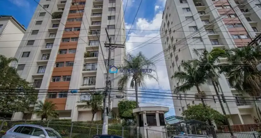 Apartamento recém reformado - 02 quartos - 01 vaga.