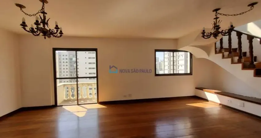Cobertura a venda com 300m² com piscina em Moema, fora da rota de aviao