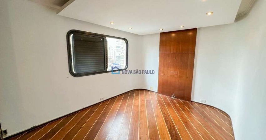 Cobertura de 340 metros  de 4 dormitórios, 4 suítes, 3 vagas de gerarem