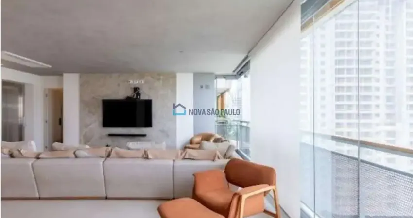 Apartamento no Jardim das Acácias, com 167m², 03 dormitórios sendo 02 suites e 03 vagas de garagem.