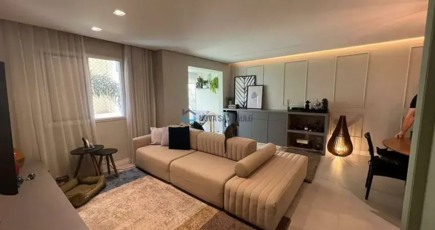 Apartamento à venda na Saúde com 3 quartos e 2 vagas de garagem.