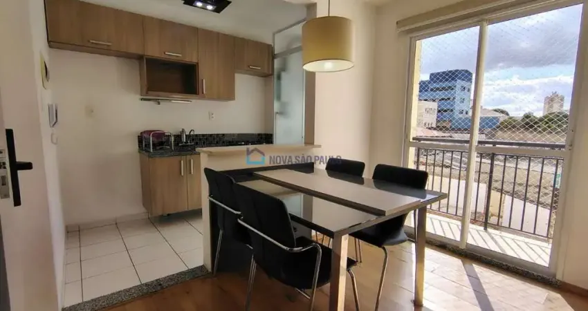Apartamento no Sacomã, 2 quartos e uma vaga.