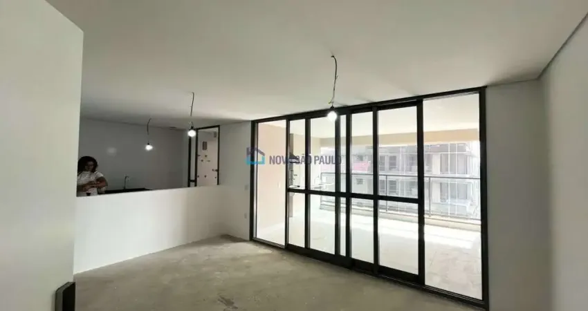 Venda. Vila Mariana. Apartamento com 141m² . 3 suítes. 2 vagas.