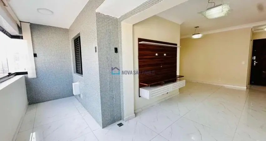 ótima localização, próximo ao metro Saúde prox. a corredor comercial