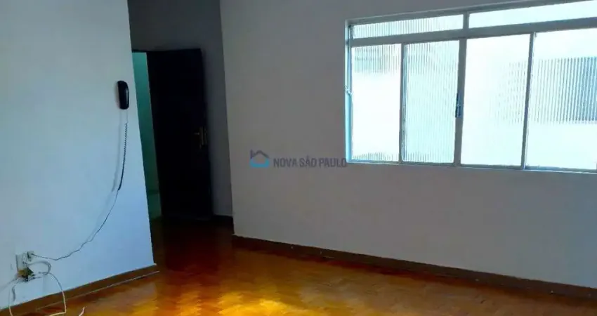 Apartamento à venda localizado na esquina da Rua Albuquerque Maranhão com a Av. Lins de Vasconcelos