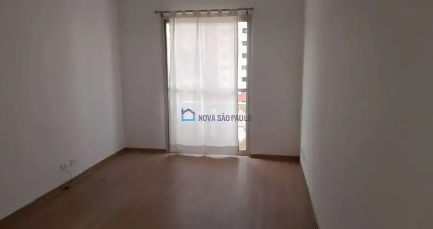 Apartamento Mirandópolis, vago, ensolarado, sacada,  metrô Árvore.