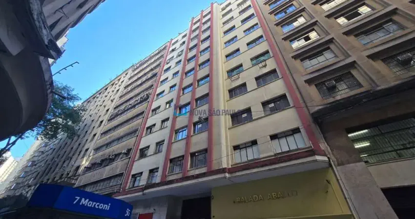 Conjunto comercial na Praça da Republica, ao lado do Metrô