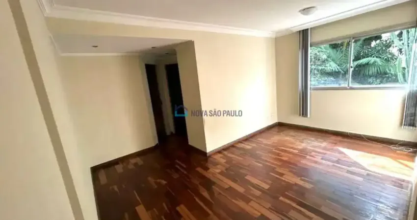 Apartamento 2 Dormitórios e 1 Vaga a Venda na Aclimação