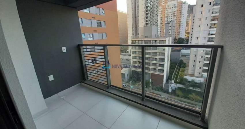 Studio com varanda a pouco metros do Metrô Alto do Ipiranga