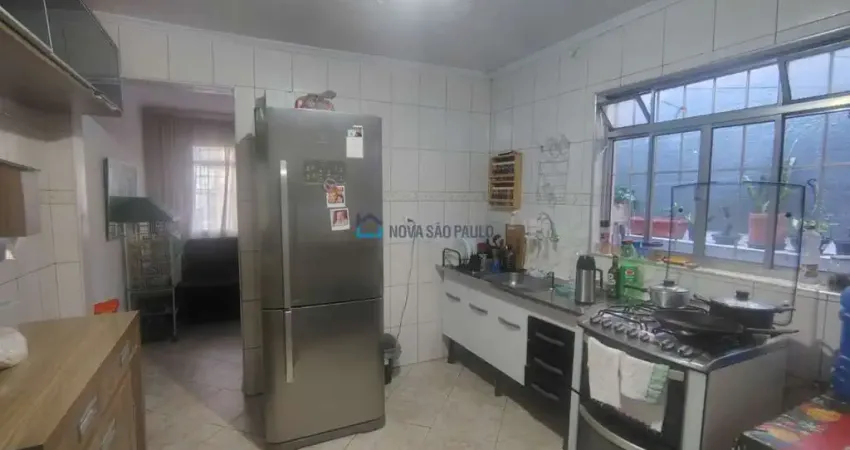 Casa Térrea com Quintal 3 Dormitórios  2 Vagas Vila Fachini  Próx. Metrô Jabaquara