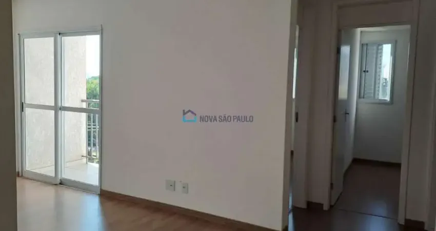 Apartamento de 2 dormitórios e sacada na Liberdade