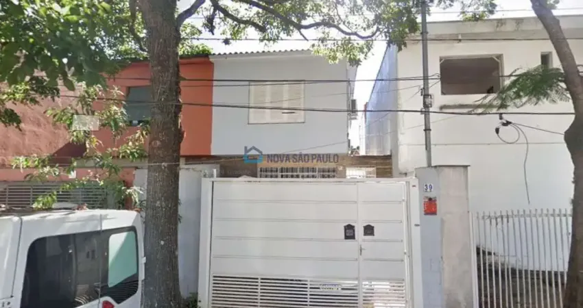 Sobrado com 160m² na Vila Cordeiro, 02 dormitórios sendo 01 suite e Edícula.