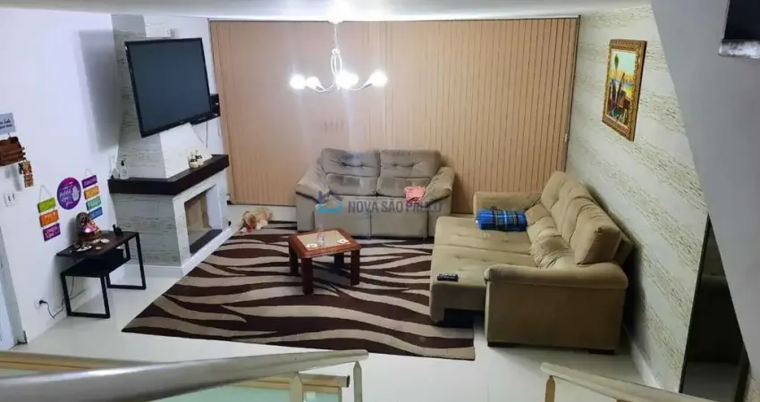 Casa à venda em Americanópolis com 3 quartos sendo 1 suíte, 3 vagas de garagem.