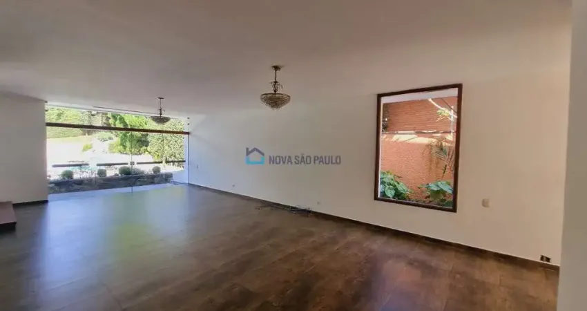 Sobrado 745m² - 6 Dormitórios, 2 suítes, 6 vagas -  Interlagos