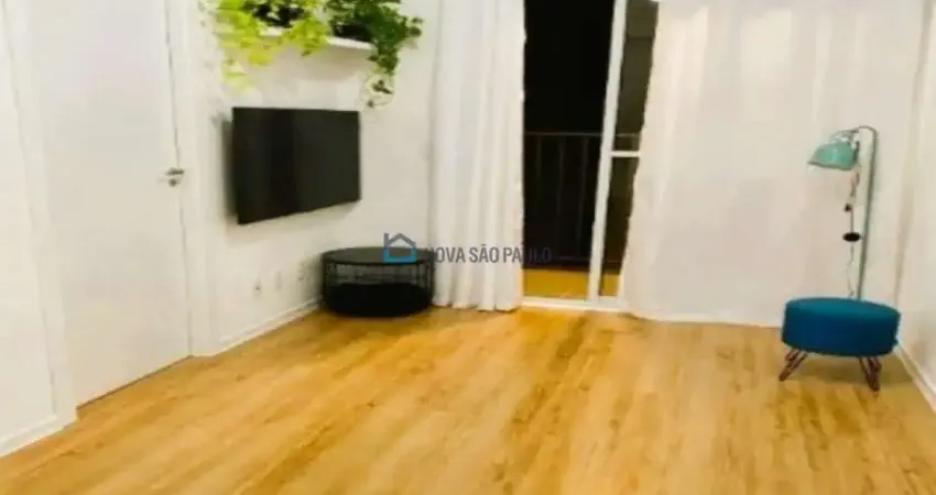 Apartamento a venda no Cambuci . 2 dormitórios . sala com sacada . 1 vaga