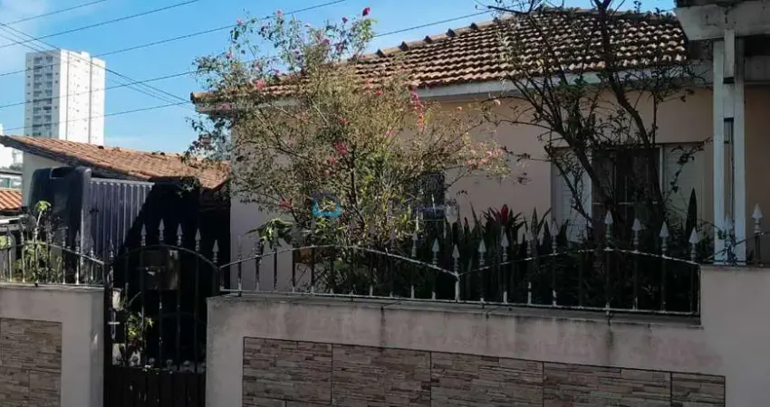 Casa térrea antiga /Terreno com 2 casas na Vila da Saúde