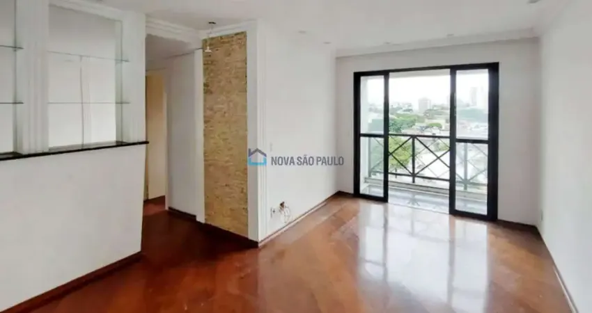 Apartamento à venda, com 3 quartos, 1 suíte, sacada e 2 vagas, na Chácara Inglesa
