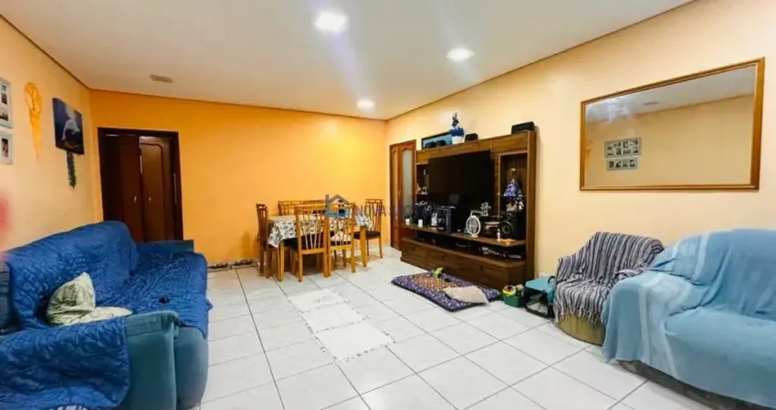 Casa térrea, com 3 dormitórios, quintal e edícula com sala, quarto e cozi próximo ao metro Saúde.
