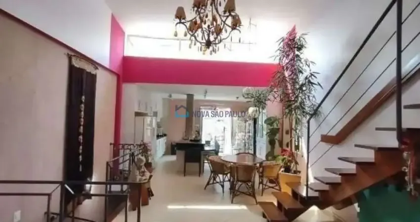 Casa à venda na Rua das Azaléas, --, Mirandópolis, São Paulo