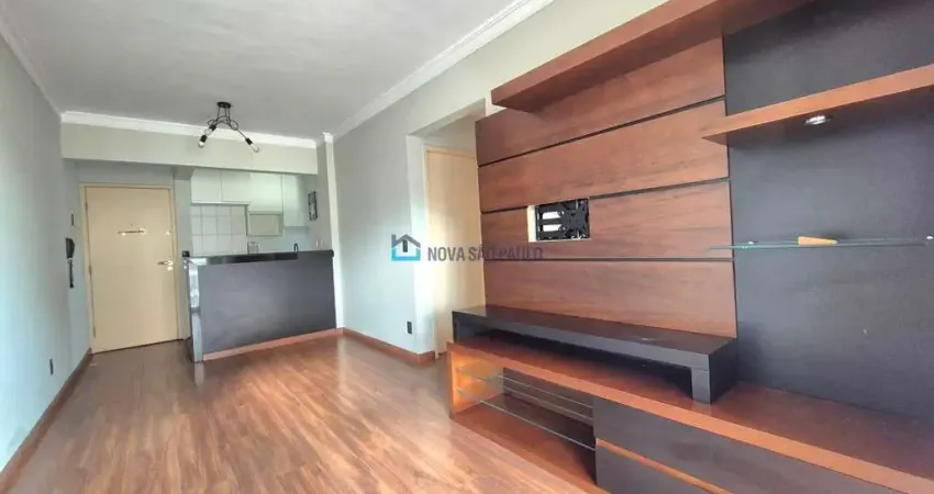 Apartamento de frente para a rua em andar alto, sol da tarde e 1 vaga livre!