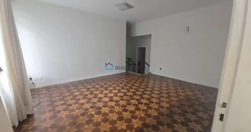 Casa térrea à venda muito espaçosa em bairro arborizado a 5 minutos do metrô vila sônia.