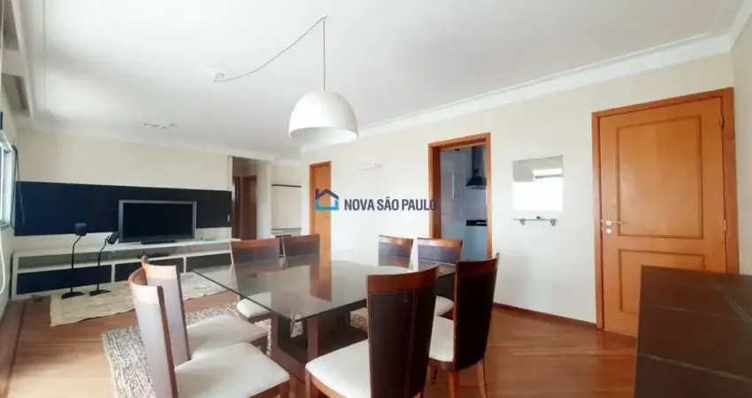 Apartamento vago,  2 vagas demarcadas com depósito ao lado, andar alto de frente, excelente padrão!